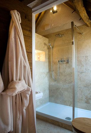 Cottage Shower Room, Small Shower Room Ideas, English Cottage Bathroom, Shower Room Ideas, Cottage Showers, English Country Design, Wales Country, Woods House, Historic Cottage