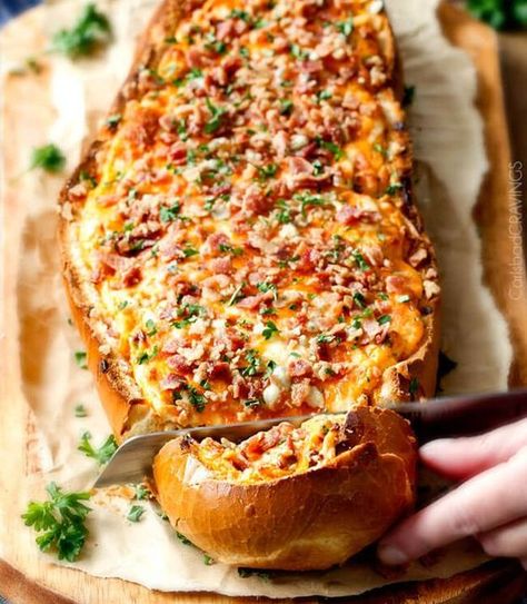 13 Delectable French Bread Recipes | Homemade Recipes | http://homemaderecipes.com/13-french-bread-recipes/ Fingerfood Recipes, Sandwich Vegetarian, Winter Appetizers, Pan Relleno, Baked Buffalo Chicken, French Bread Recipe, Bowl Party Food, Carlsbad Cravings, Bread Dip