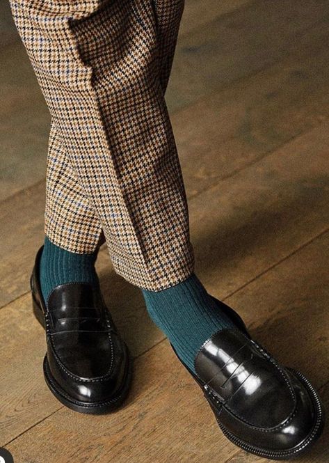 Royal Elite Series, Look 80s, Socks Outfit, Der Gentleman, Maximalist Home, Royal Elite, Lily Evans, Elite Series, Mens Outfit Inspiration