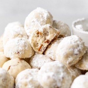 Snowball Cookies - Live Well Bake Often Sandies Recipe, Live Well Bake Often, Walnut Cookie Recipes, Russian Tea Cakes, Pecan Snowballs, Pecan Snowball Cookies, Snowball Cookie Recipe, Russian Tea Cake, Mexican Wedding Cookies