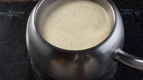 There's a reason this is the most popular dish at The Melting Pot--it's fabulous! Melting Pot Cheese Fondue, Fondue Broth, Cheese Raclette, Cheddar Fondue, Melting Pot Recipes, Cheese Fondue Recipe, Fondue Restaurant, Fondue Night, Raclette Cheese