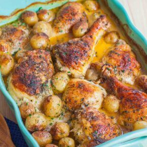 Easy Potato & Chicken Casserole Recipe (video) - Tatyanas Everyday Food Drumstick Casserole, Chicken Mulligatawny, Baked Chicken Casserole, Chicken Potato Casserole, Panini Recipes Chicken, Chicken Breast Crockpot Recipes, Creamy Chicken Casserole, Potato Chicken, Casserole Chicken