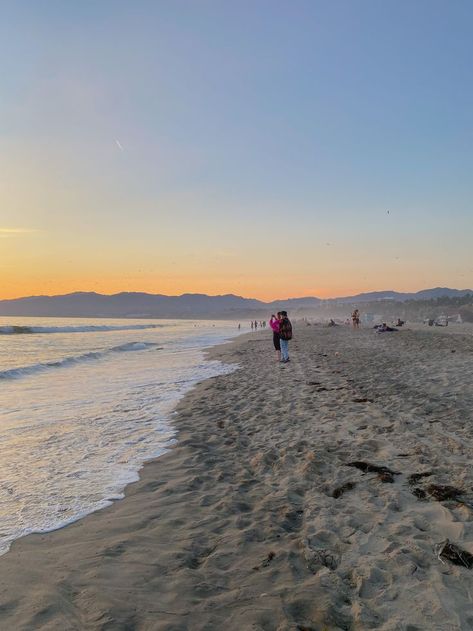 Santa Monica Beach Sunset, Santa Monica College Aesthetic, Los Angeles Aesthetic Beach, Going To The Beach Aesthetic, Santa Monica Beach Aesthetic, Beach Aesthetic California, California Vision Board, La Beach Aesthetic, California Road Trip Aesthetic