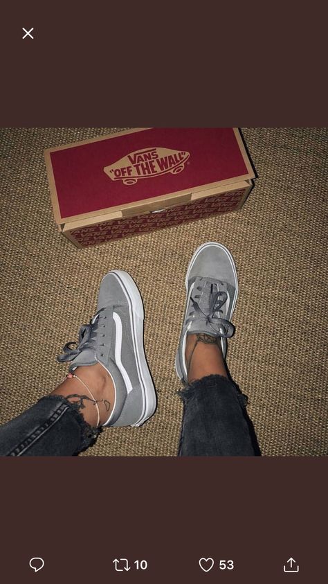 Vans old school grey Gray Outfit, Tennis Shoe Outfits Summer, Grey Tennis Shoes, Vans Old School, Thug Girl, Grey Vans, Tennis Shoes Outfit, Cool Boots, Shoe Obsession