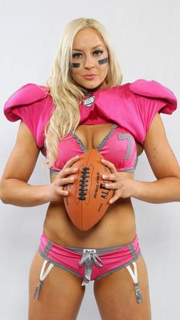 Ladies Football League, Lingerie Football, Legends Football, Sports Pictures, American Sports, Girls Uniforms, Sporty Girls, Womens Football, A Football