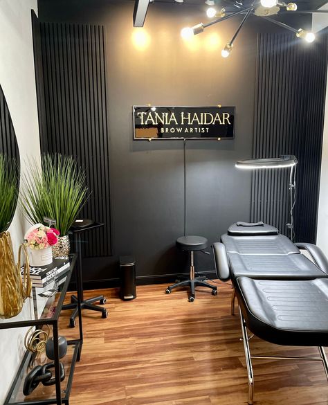 Black Spa Decor Ideas, Dark Green Salon Ideas, Black Salon Decor Luxe, Black Wall Salon Suite, Eyebrow Suite Ideas, Black Spa Room Interior Design, Black Accent Wall Salon Suite, Hairstylist Suite Decor, Diy Salon Suite Ideas