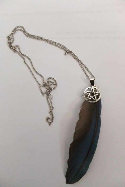 Feather Necklace Diy, Wicca Diy, Shadow Reference, Medieval Items, Mystic Jewelry, Necklace Feather, Wiccan Crafts, Pagan Necklace, Element Air