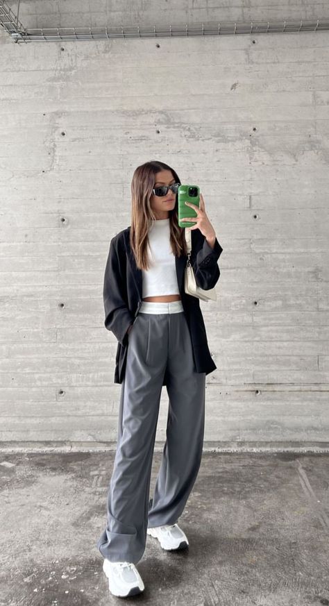 Winter Outfits Grey Pants, Baggy Grey Trousers Outfit, Grey Trousers Casual Outfit, Trouser Gray Outfit, Gen Z Formal Outfits, Grey Ribbed Pants Outfit, Style Grey Trousers Women, Grey Trousers Outfit Casual, Grey Trouser Pants Outfit