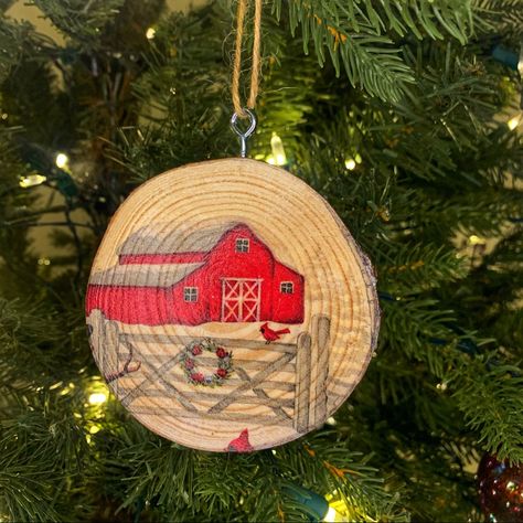 *One Single Wood Slice Ornament *Size Varies 3.5" - 4" *Lightweight, Will Not Weigh Down The Tree Branch *Makes A Great Keepsake, Christmas Gift Or Secret Santa Gift * Shatterproof This Large Wood Slice Ornament Is A Beautiful Accent To Your Christmas Tree! It Is Hand Crafted Using A Decoupage Method A Paper Napkin, And Sealed With A Semi-Gloss Varnish. The Natural Wood Gives It A Classic Look For The Modern Farmhouse, Traditional, Cottage, Bohemian, Rustic Style Tree. Christmas Tree With Wooden Ornaments, Wood Ornaments Painted, Wood Cookie Christmas Ornaments, Painted Christmas Wood Slices, Paint Wood Ornaments, Log Slice Crafts, Wood Slice Art Christmas, Wood Slice Ornament Painted, Ornaments To Paint