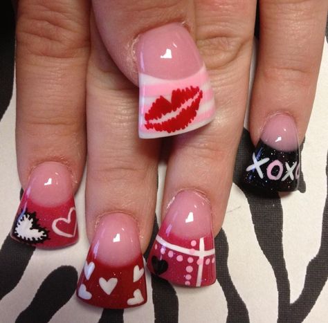 Nail idea! 2000s Valentines Nails, Shorter Acrylic Nails, 2000s Valentines, Valentines Day Nails Baddie, Short Duck Nails, Mcbling Nails, Nails 2000s, Scene Nails, Acrylic Nails Christmas