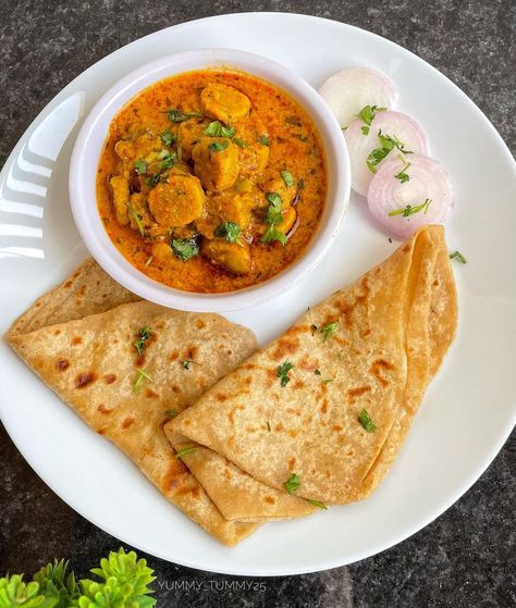 Gatte Sabzi, Lunch Time Images, Rajasthani Khana, Lunch Indian, Sambhar Recipe, Afghan Food, Lunch Recipes Indian, Appetizer Board, Friend Dates