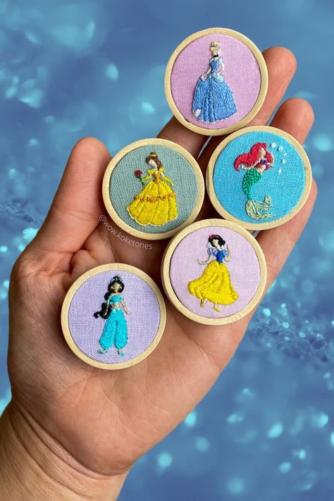 Hand made brooches and mini embroidery patterns Disney Princess Embroidery Designs, Disney Embroidery Designs Hand, Disney Princess Embroidery, Disney Hand Embroidery Diy, Hand Embroidery Disney, Ariel Embroidery, Cinderella Embroidery, Disney Embroidery Patterns, Mini Embroidery Patterns