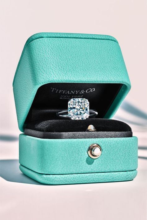 Colar Tiffany E Co, Tiffany And Co Engagement Rings, Tiffany True, Tiffany And Co Gold, Tiffany Engagement Rings, Tiffany And Co Diamond, Tiffany Wedding Rings, Tiffany Engagement, Tiffany Engagement Ring