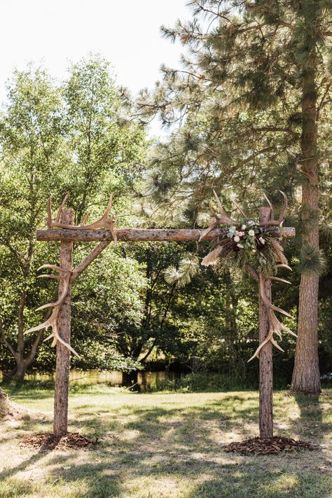 Wedding Arch With Deer Antlers, Outside Western Wedding Reception, Wedding With Pheasant Feathers, Wedding Bouquets With Antlers, Deer Horn Wedding Arch, Deer Themed Wedding Ideas, Antler Alter Wedding, Rustic Hunting Wedding Decor, Western Greenery Wedding