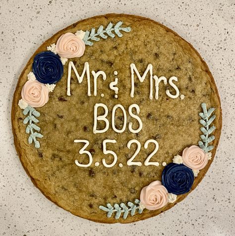 Groom Cookie Cake, Engagement Cookie Cake, Grooms Cookie Cake Ideas, Cookie Cake Designs Ideas, Anniversary Cookie Cake, Cute Cookie Cake Designs, Wedding Cookie Cake, Cookie Cake Decorating Ideas, Homemade Cookie Cakes