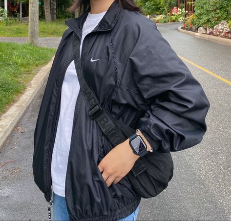 Baggu Crescent Bag Outfit, Nike Windbreaker Outfit, Baggu Crescent Bag, Windbreaker Outfit, Japan Outfits, Nike Windbreaker Jacket, Crescent Bag, Vintage Nike Windbreaker, Fits Aesthetic