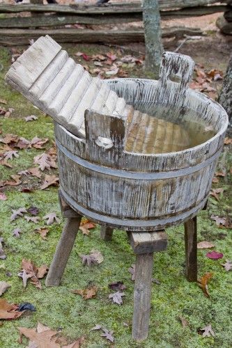 Vintage Washing Machine, Clothes Lines, Wooden Bucket, Pioneer Village, Outdoor Clothes, Estilo Country, Vintage Laundry, Wash Tubs, Multiple Images