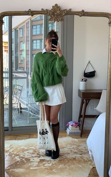 Paige Secosky, Slytherin Outfit, Mode Casual, Streetwear Fashion Women, Summer Fits, A Mirror, Fashion Fits, 가을 패션, Fancy Outfits