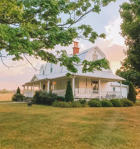 Front Porches, Country Ranch, Dream Farmhouse, Farmhouse Front Porches, House Inspirations, Farmhouse Front, Modern Farmhouse Design, Wrap Around Porch, Hus Inspiration