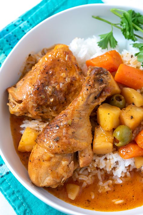 Recipes With Sofrito, Pollo Guisado Recipe, Puerto Rican Chicken Stew, Puerto Rican Chicken, Stewed Chicken, Chicken Fricassee, Spanish Foods, Pollo Guisado, Boricua Recipes