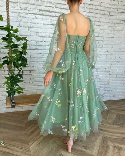 New arrivals/ restock due to customer demands Available at wholesale price . . . . . https://wholemart99.com/s/25rHLDpUWCv Dm for your favorite dress link #WomenWear #Fashionista #wholemart99 #wholesale Gaun Tulle, Elegant Homecoming Dresses, Tea Length Prom Dress, Teuta Matoshi, Embroidered Tulle Dress, Green Evening Dress, Sweetheart Neckline Dress, Green Tulle, 파티 드레스