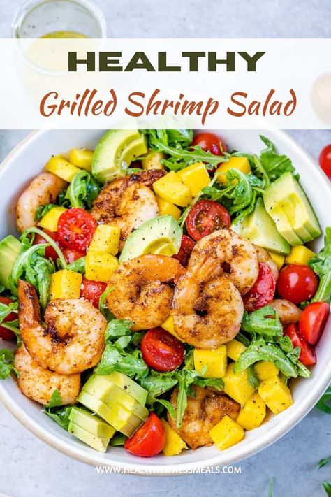 This Grilled Shrimp Salad recipe is simple, fast, and tastes absolutely amazing. Perfect for meal prep, prepare the salad a day before for an easy, tasty, and light dinner or lunch! Simple Fast Healthy Meals, Chicken And Shrimp Salad, Shrimp Salad Bowl, Low Calorie Shrimp Salad, Grilled Shrimp Salad Recipes, Low Calorie Salad Recipes, Shrimp Salad Recipes Healthy, Salad A Day, Entree Salads