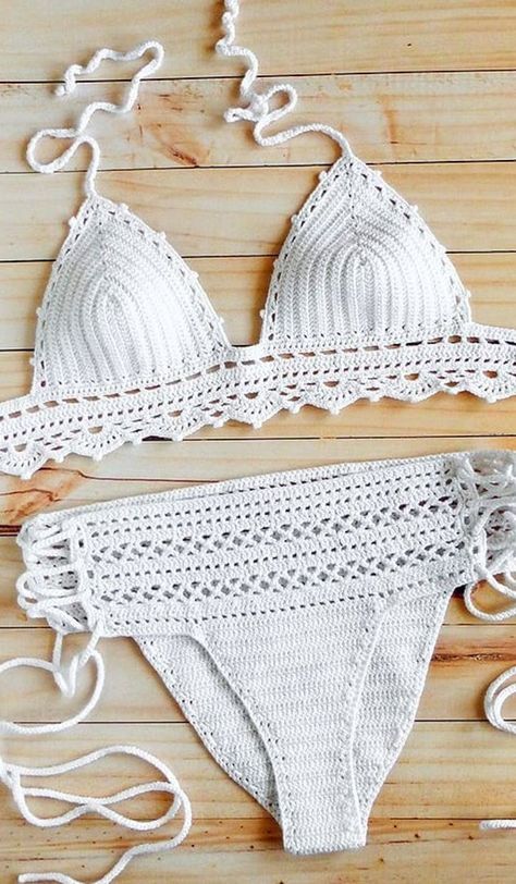 43+ Modern Crochet Bikini and Swimwear Pattern Ideas for Summer 2019 Crop Top Free Pattern, Modern Haken, Háčkovaná Čipka, Simple Swimsuit, Crochet Bikinis, Crochet Bathing Suits, Lace Swimsuit, Bikinis Crochet, Swimwear Pattern