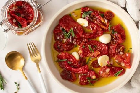 Marinated Sun Dried Tomatoes, Sun Dried Tomato In Oil Recipes, Diy Sun Dried Tomatoes In Oil, Sun Dried Tomatoes In Oil, Recipes With Olive Oil, Dried Tomatoes In Oil, Blueberry Coffee Cake Muffins, Tomato Pickle Recipe, Sundried Tomato Recipes