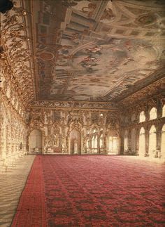 Anastasia Ballroom, Russian Ballroom, Imperial Russia Aesthetic, Imperial Aesthetic, Castle Ballroom, Royal Ballroom, Palace Ballroom, Ballet Room, Catherine Palace