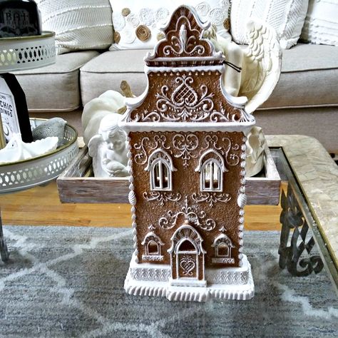 Gingerbread House Decor, White Gingerbread House, Gingerbread Kitchen, Gingerbread Creations, Gingerbread House Template, Ginger House, Christmas Donuts, Gingerbread House Designs, Gingerbread House Kits