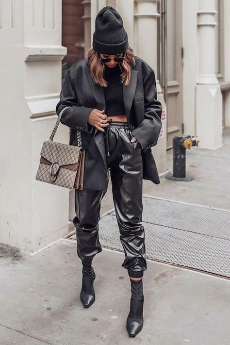 Leather Pants Outfit Heels, Leather Pants Outfits, Warm Outfit, Leather Pants Outfit, Oversized Sweaters, Pastel Outfit, Leggings Outfit, Black Leather Pants, Pants Outfits