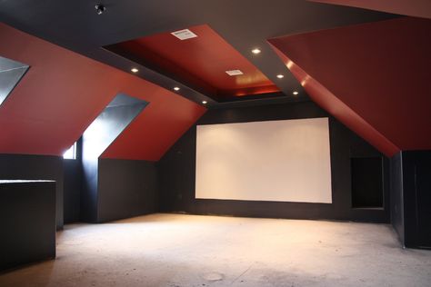 Attic Theater, Media Room Ideas Theatres, Room Attic, Home Theater Lighting, Theater Room Design, Home Cinema Room, At Home Movie Theater, Attic Renovation, Attic Remodel