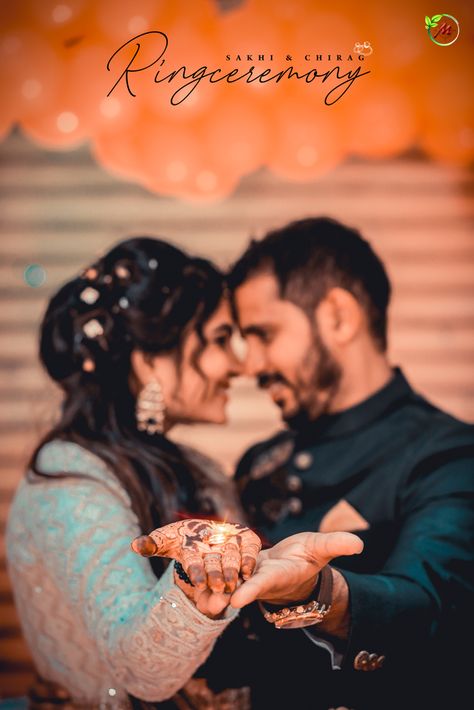 Rings Engagement Couple Pose, Couple Poses Ring Ceremony, Engagement Ceremony Poses, Ringceremony Couple Poses, Ring Ceremony Photoshoot, Rings Ceremony Photography, Ring Seremani Poses, Ingejment Couple Pic, Ringceremony Shoot