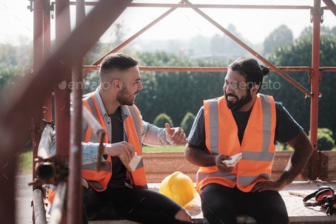 Apples Photography, Image Happy, Men At Work, Construction Work, Construction Worker, In Construction, Team Photos, Lunch Break, Construction Site