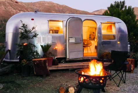 Airstream Glamping, Vw Minibus, Airstream Camping, Camper Vintage, Airstream Living, Camping Vintage, Airstream Campers, Airstream Interior, Airstream Renovation