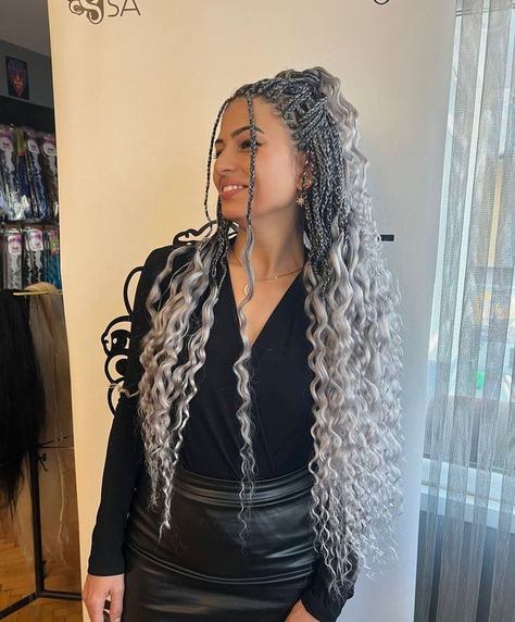 Gray Braids Hairstyles, Boho Braids White Women, Silver Hair Braids, Synthetic Dreads Hairstyles, Afro Braids, Curly Braids, Kadeřnické Trendy, Dreadlock Accessories, Goddess Braids Hairstyles