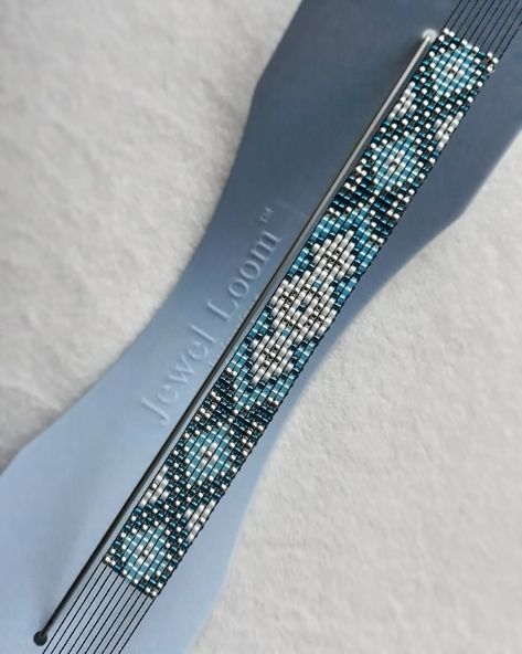 Bead Loom Hair Clip, Bead Loom Patterns Evil Eye, Seed Bead Hat Bands Loom Patterns, Bead Loom Feather Pattern, Bohemian Blue Bracelets With Inlay, Beaded Hat Bands, Beaded Hat, Beaded Choker Necklace, Bead Loom Patterns