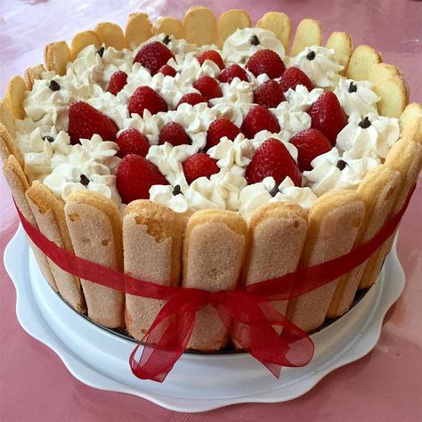 Strawberry Torte, Two Ingredient Desserts, Creme Brulee Desserts, Oatmeal Pie, Icing Recipes, Best Banana Pudding, Greek Sweets, Strawberry Dessert Recipes, Bake Goods