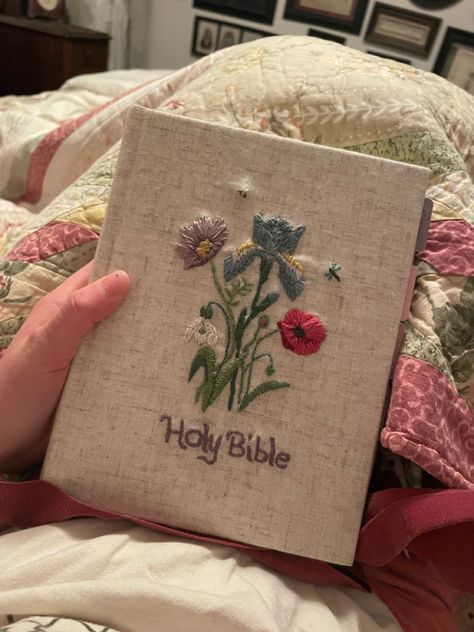 Embroider Bible Verse, Bible Cover Ideas Fabrics, Embroidery Book Cover Ideas, Diy Bible Cover Pattern, Embroidery Bible Cover, Embroidered Bible Cover, Christian Cottagecore Aesthetic, Bible Covers Diy, Selah Clothing