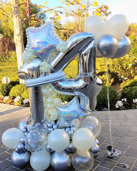 Silver Balloon Bouquet, Balloons Bouquet, Balloons Decor, Beautiful Balloons, Balloons Decoration, Silver Balloon, Silver Holographic, Birthday Balloon Decorations, 14th Birthday