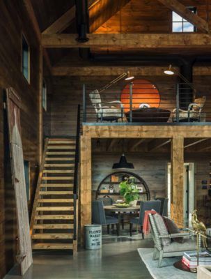 Contemporary Farmhouse-TruexCullins Architecture-14-1 Kindesign Wood Shiplap Wall, Modern Stair Railing, Asma Kat, Barn Loft, Rustic Loft, Casa Loft, Loft Ideas, Barn Renovation, Farmhouse Interior Design