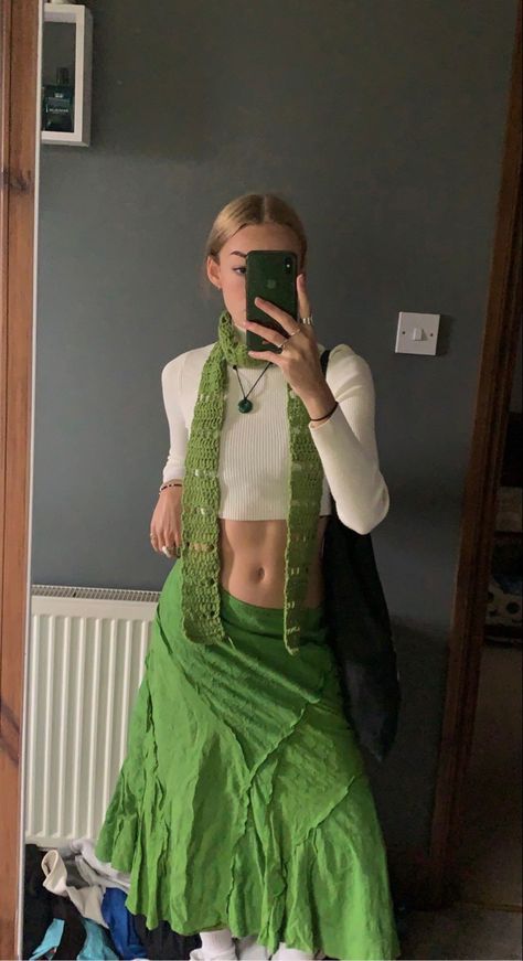 Skirt Scarf Outfit, Green Crochet Scarf, Y2k Scarf Outfit, Crochet Scarf Outfit, Tiny Scarf Outfit, Green Outfit Y2k, Low Waist Skirt Outfits, Summer Scarf Outfit, Green Crochet Skirt