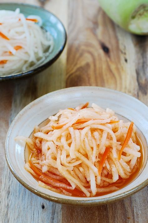 Musaengchae (Sweet and Sour Radish Salad) Korean Radish Salad Recipe, Korean Radish Side Dish, Korean Radish Banchan, Korean Radish Salad, Korean Radish Recipes, Salad Korean, Korean Radish, Korean Bapsang, Koreansk Mad