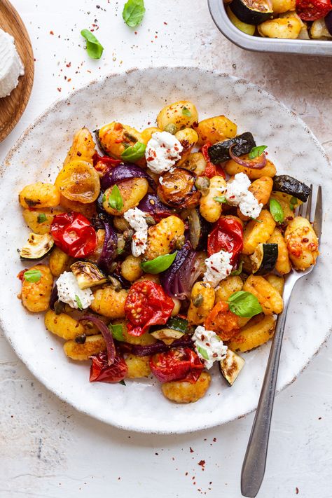 roasted gnocchi plate Vegan Thai Green Curry, Italian Dinners, Lazy Cat Kitchen, Baked Gnocchi, Asian Dinners, Cat Kitchen, Homemade Gnocchi, Tomatoes Recipe, Summer Vegetables