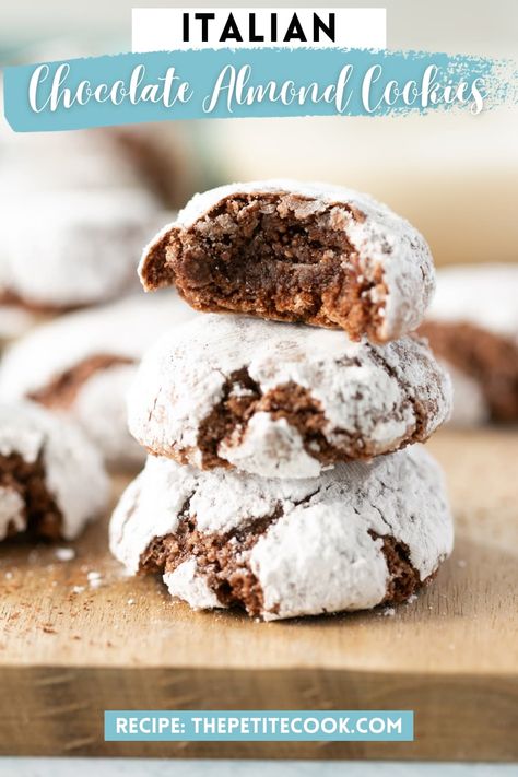 Chocolate Amaretti Cookies, Italian Chocolate Cookies, Chocolate Almond Cookies, Cakes Slices, Easy Italian Recipes, Cookies Italian, Biscuits Recipes, Amaretti Cookies, Quick Family Meals