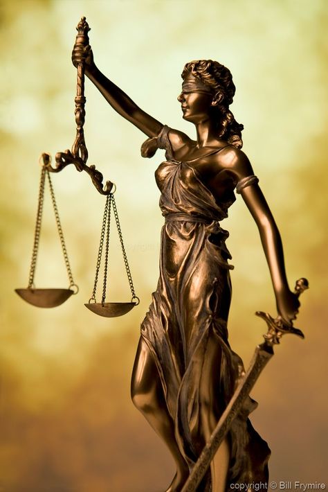 Next halloween costume -Statue of Lady Justice Holding Scales of Justice Lady Justice Statue, Law Life, Lips Quotes, Justice Tattoo, Justice Statue, Supreme Court Building, Baddie Wallpaper, Women Lawyer, Scales Of Justice