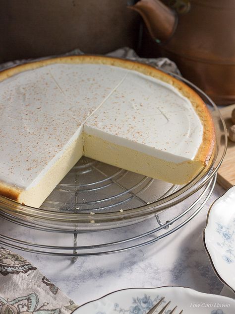 Easy Low Carb Cheesecake, Cream Cheese Pie Recipes, Sour Cream Cheesecake, Low Carb Cheesecake Recipe, Low Carb Maven, Cream Cheese Pie, Cheesecake Pie, Cheese Pie, Low Carb Cheesecake