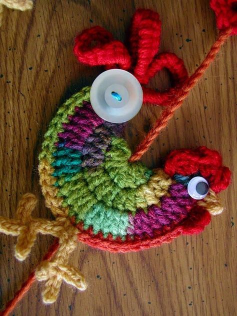 84512930480084589 Chickenny awesomeness Crochet Rooster, Appliques Au Crochet, Motif Kait, Crochet Chicken, Crochet Birds, Crochet Decoration, Crochet Bookmarks, Easter Crochet, Crochet Motifs