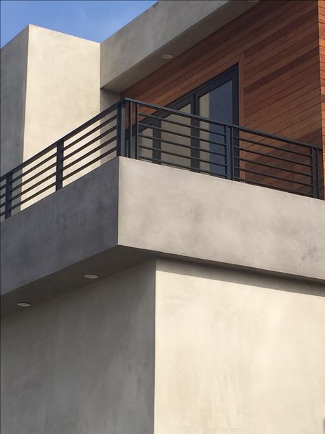 Balcony Railing Design Wood, Balcony Railings Exterior, Parapet Grill Design, Wood Grill Design, Balcony Grill Design Railings, Balcony Design Railings, Modern Deck Railing Design, Balcony Railing Ideas, Modern Balcony Railing