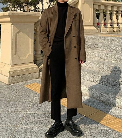 Long Coat Men Aesthetic, Long Coat Mens Outfit, Mens Brown Coat Outfit, Canadian Winter Outfits Men, Long Coat Outfit Men, Brown Coat Outfit Men, Korean Trench Coat Outfit, Brown Trench Coat Outfit, Dark Academia Boy